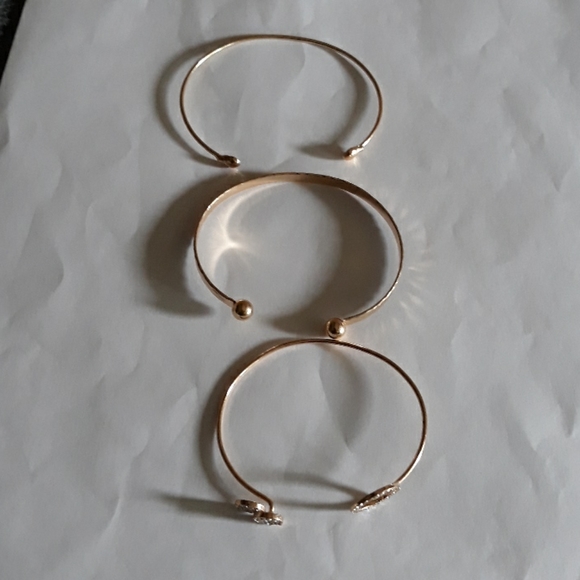 Bracelets - Picture 9 of 10